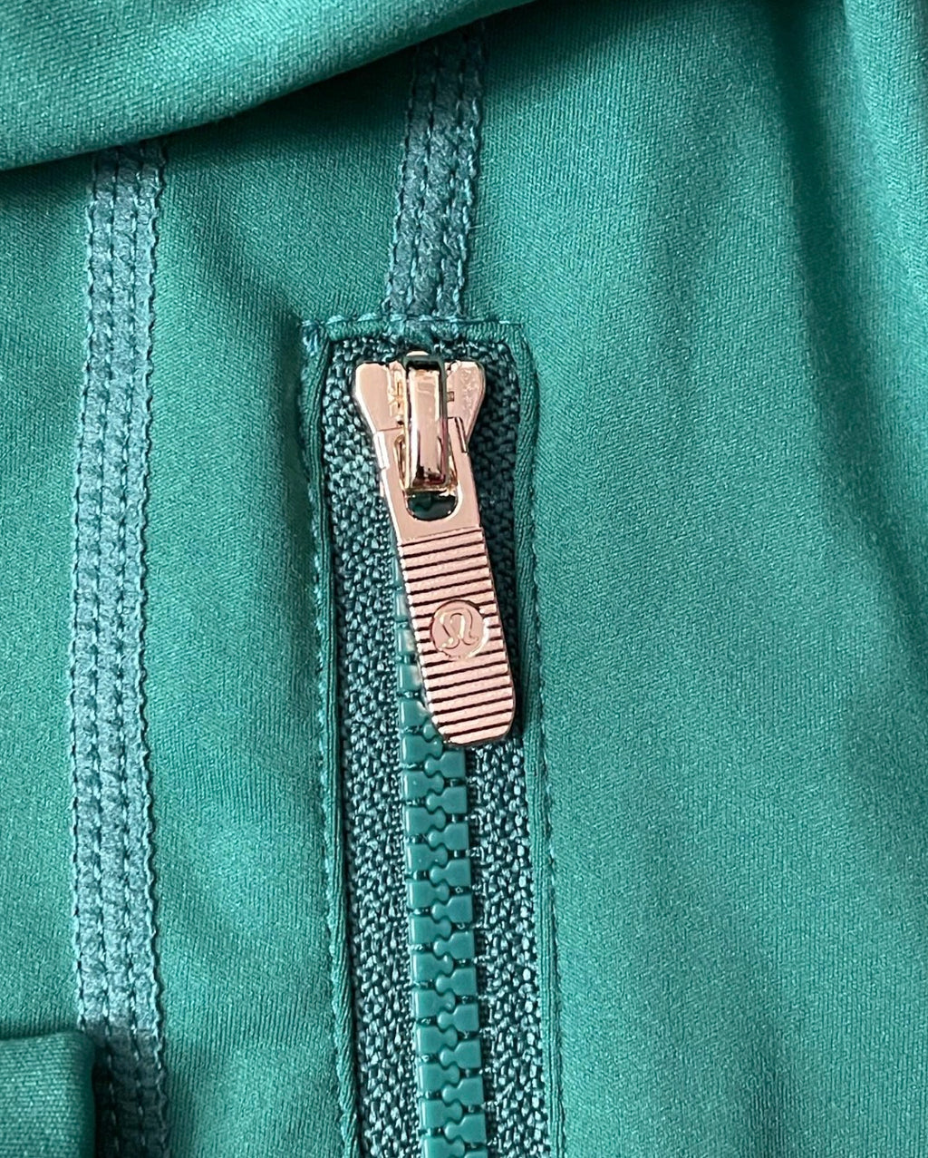 Green lululemon define+ gold zipper
